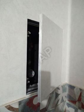Люк под покраску Премиум Лайт для установки в стену 250*600